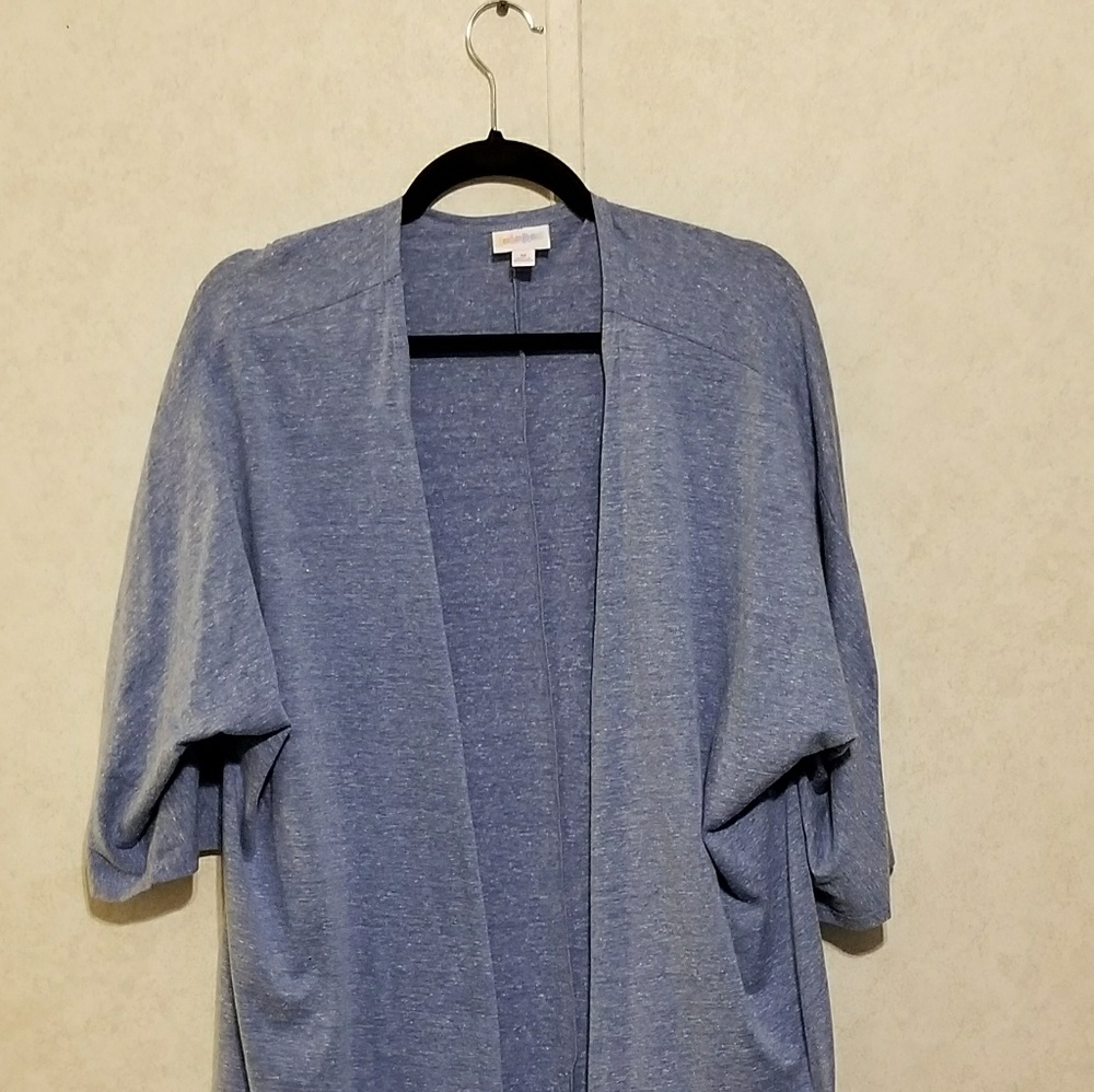 NWT Medium LulaRoe Lindsay (Short cardigan type)